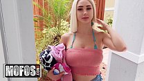 Video nóng bỏng của Skylar Vox với em gái trong bộ đồ ngủ gợi cảm
